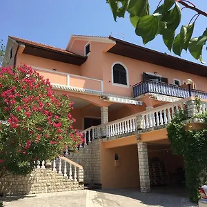 https://apartments-tartuga.primorje-gorskikotar.com